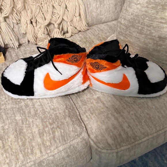 Nike Air Jordan Plush Slippers - Orange, Black, and White Gender Neutral - Picture 2 of 5
